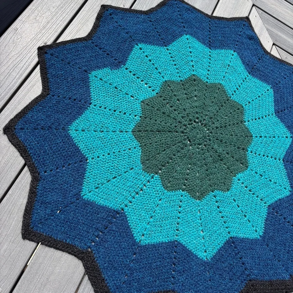 Starburst Crochet Round Blanket in Forest Green, Teal & Deep Blue